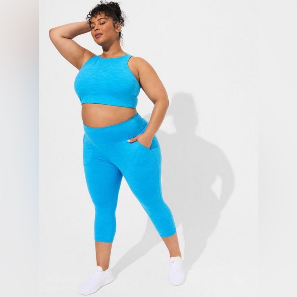NWT Torrid Super Soft Performance Jersey Capri
Active Legging With Front Pockets